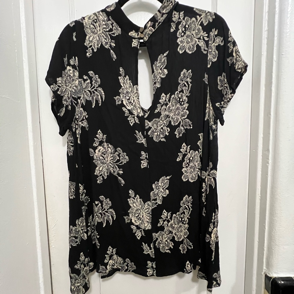 Torrid Black and Cream Floral Blouse